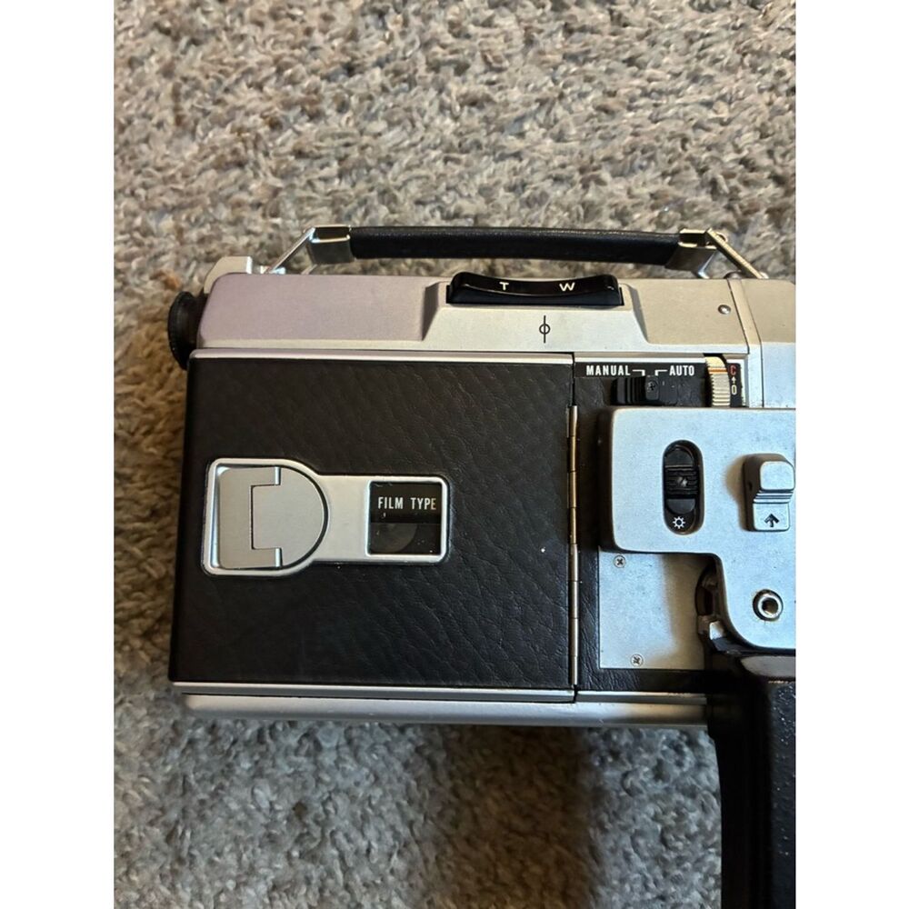 Canon Super 8 Vintage Movie Camera in Black and Silver - Picture 4 of 10